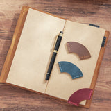 Halbrundes Lederlesezeichen handgefertigt