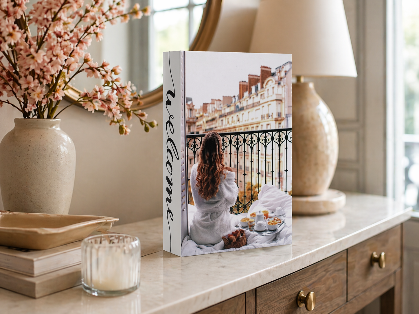 Deko Buch Pariser Lebensart – Dekoratives Buch als Wohnzimmer Deko Arrangement